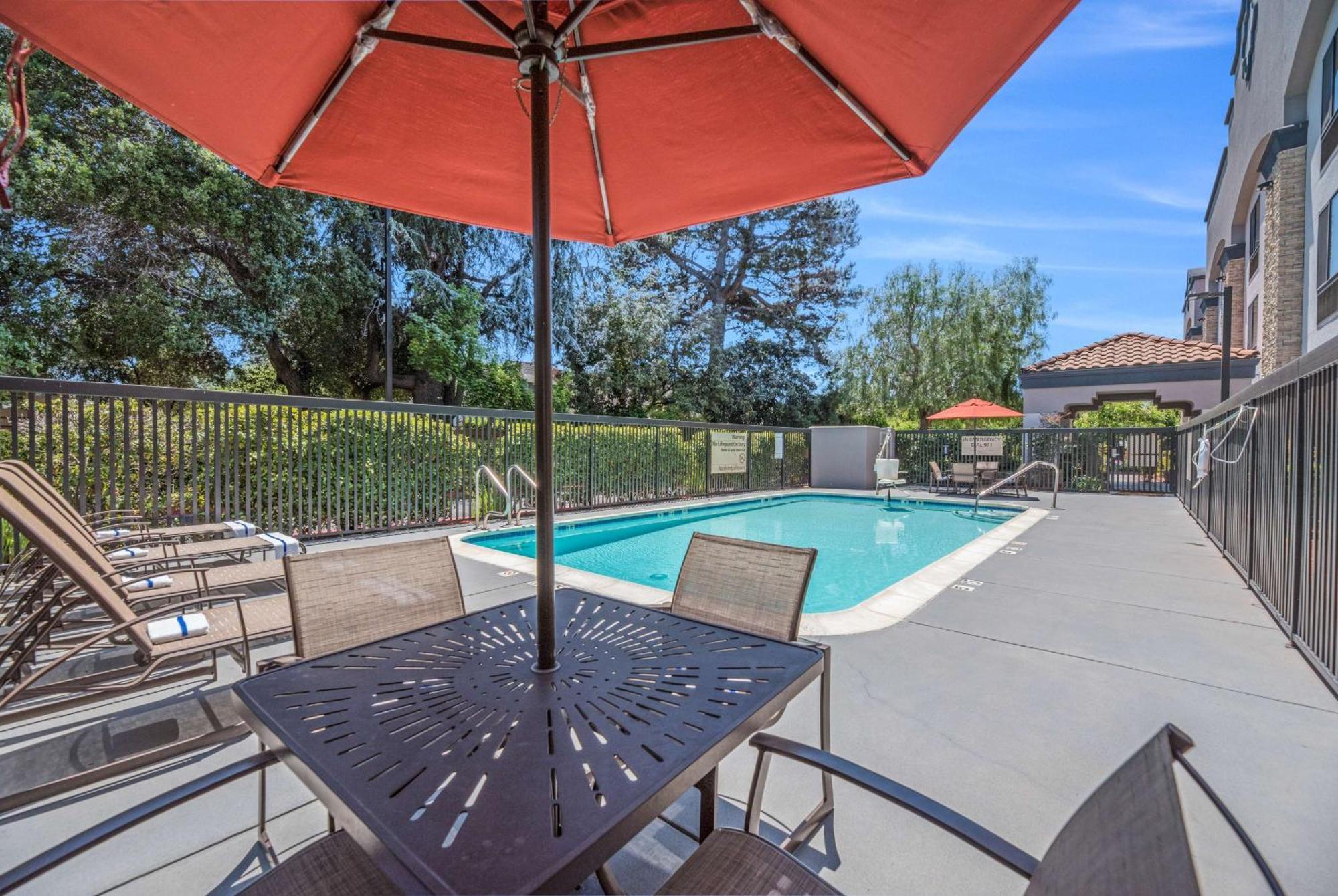 Hampton Inn Oakland-Hayward Luaran gambar