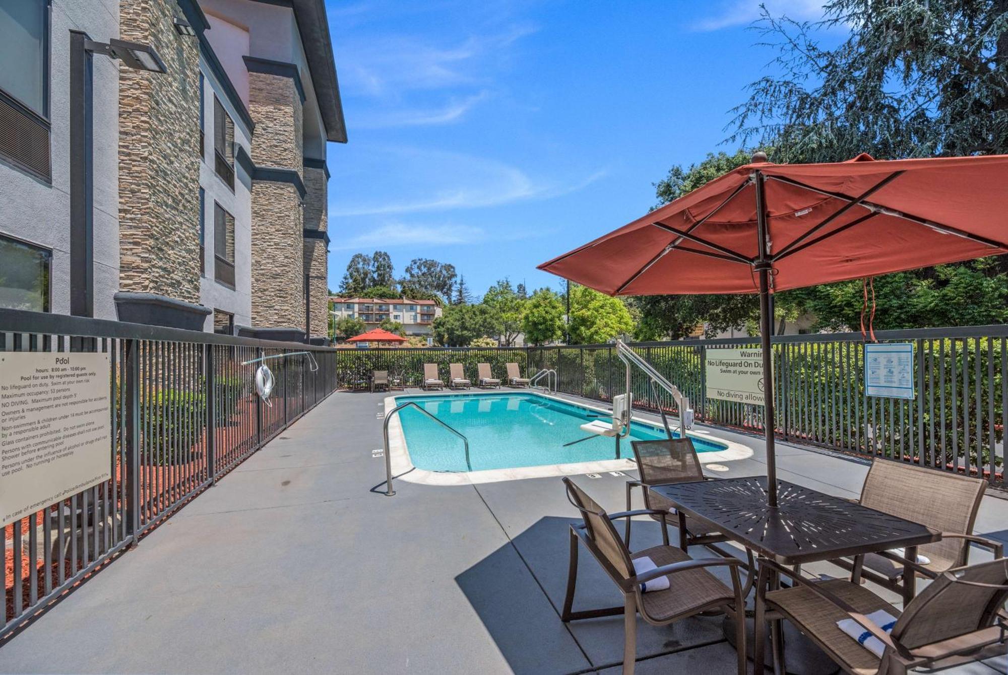 Hampton Inn Oakland-Hayward Luaran gambar